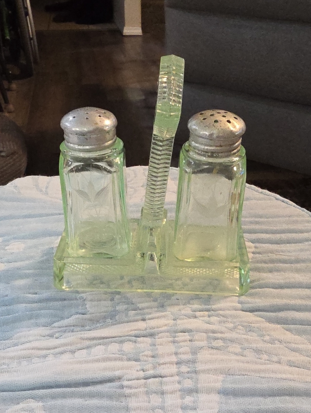 Vintage Green Uranium Glass Etched Salt & Pepper Shakers w/ Original Stand Caddy